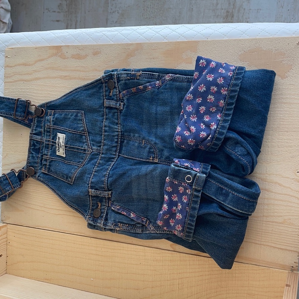 Oshkosh bgosh Little girls overalls size 18 M denim with flower trim on pockets